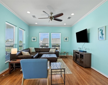 3923 Reeves Drive - Photo Thumbnail 6