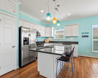 3923 Reeves Drive - Photo Thumbnail 10