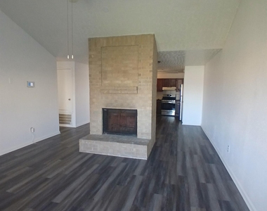5436 Parkridge Drive - Photo Thumbnail 5