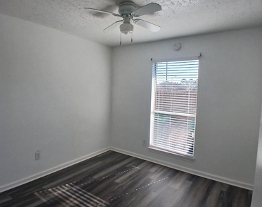 5436 Parkridge Drive - Photo Thumbnail 3