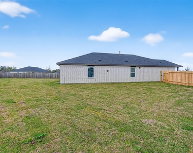 216 Amy Street - Photo Thumbnail 37