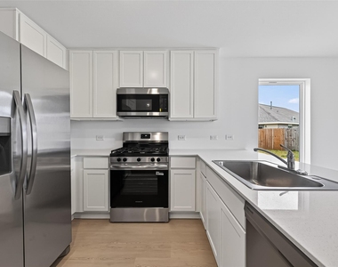 216 Amy Street - Photo Thumbnail 12