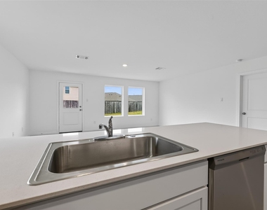 216 Amy Street - Photo Thumbnail 15
