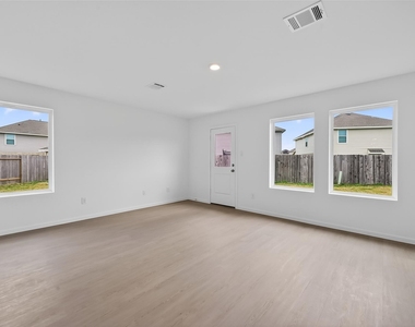 216 Amy Street - Photo Thumbnail 16