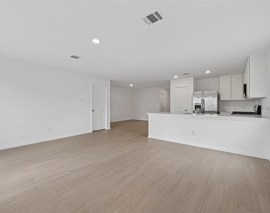 216 Amy Street - Photo Thumbnail 18