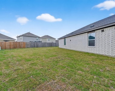 216 Amy Street - Photo Thumbnail 36