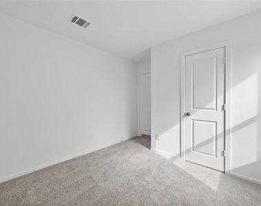 216 Amy Street - Photo Thumbnail 26