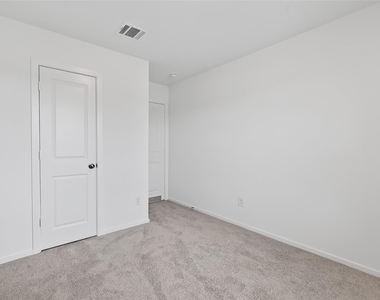 216 Amy Street - Photo Thumbnail 21