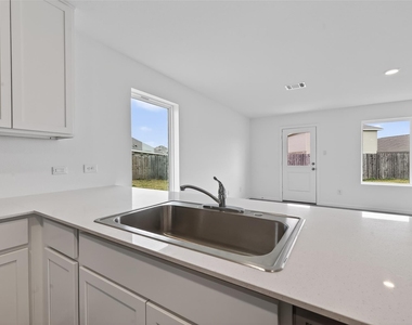 216 Amy Street - Photo Thumbnail 14