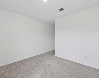 216 Amy Street - Photo Thumbnail 28
