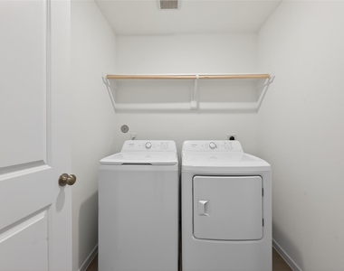 216 Amy Street - Photo Thumbnail 29