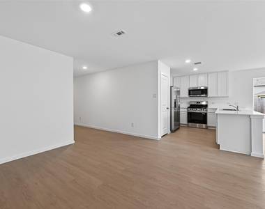 216 Amy Street - Photo Thumbnail 9