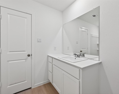 216 Amy Street - Photo Thumbnail 35