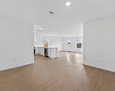 216 Amy Street - Photo Thumbnail 8