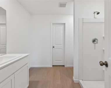 216 Amy Street - Photo Thumbnail 32