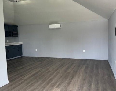 4049 Lucille Street - Photo Thumbnail 3