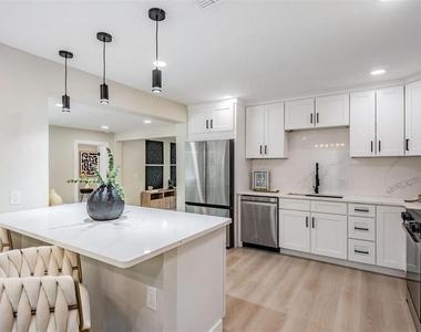 1104 S Lois Avenue - Photo Thumbnail 6