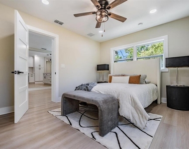 1104 S Lois Avenue - Photo Thumbnail 13