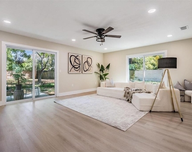 1104 S Lois Avenue - Photo Thumbnail 11