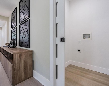 1104 S Lois Avenue - Photo Thumbnail 16