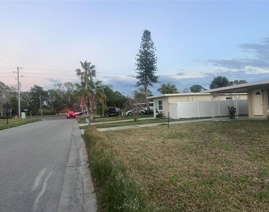 2495 Baywood Drive E - Photo Thumbnail 11