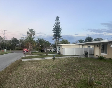 2495 Baywood Drive E - Photo Thumbnail 13
