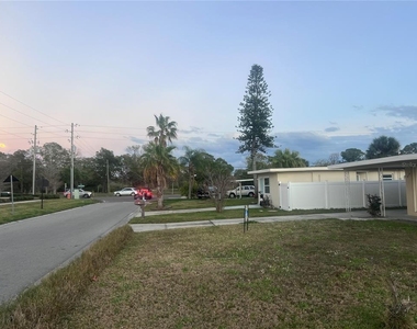 2495 Baywood Drive E - Photo Thumbnail 12