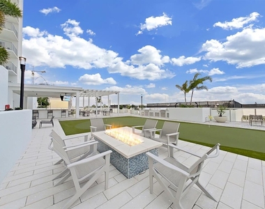 2910 W Barcelona Street - Photo Thumbnail 60