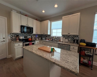 103 Cutlass Way - Photo Thumbnail 8