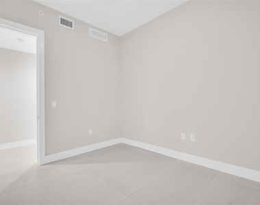 275 1st Avenue S - Photo Thumbnail 5