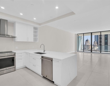 275 1st Avenue S - Photo Thumbnail 8