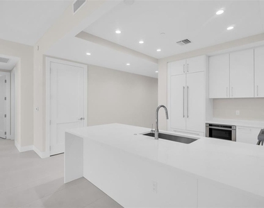 275 1st Avenue S - Photo Thumbnail 23
