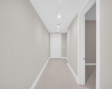 275 1st Avenue S - Photo Thumbnail 6