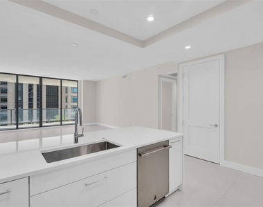 275 1st Avenue S - Photo Thumbnail 9