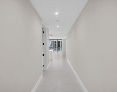 275 1st Avenue S - Photo Thumbnail 7