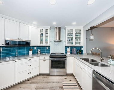 6295 Bahia Del Mar Circle - Photo Thumbnail 3