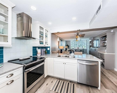 6295 Bahia Del Mar Circle - Photo Thumbnail 4