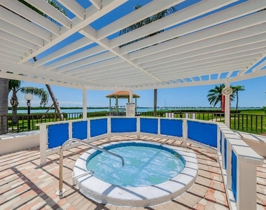 6295 Bahia Del Mar Circle - Photo Thumbnail 15