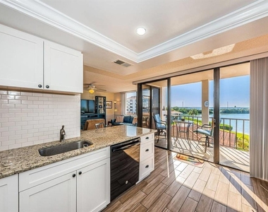 6357 Bahia Del Mar Boulevard - Photo Thumbnail 9