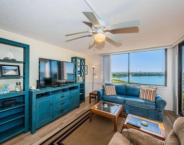 6357 Bahia Del Mar Boulevard - Photo Thumbnail 5
