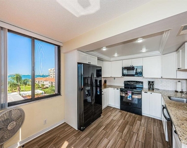 6357 Bahia Del Mar Boulevard - Photo Thumbnail 7