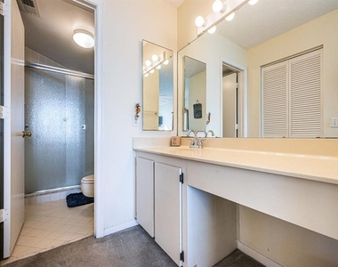 6357 Bahia Del Mar Boulevard - Photo Thumbnail 15