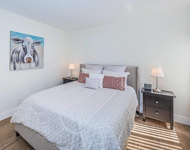 6365 Bahia Del Mar Boulevard - Photo Thumbnail 10