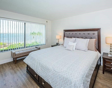 6365 Bahia Del Mar Boulevard - Photo Thumbnail 8