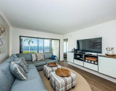 6365 Bahia Del Mar Boulevard - Photo Thumbnail 6
