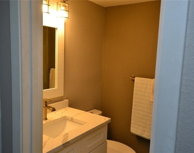 135 W Cypress Court - Photo Thumbnail 5