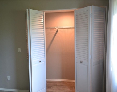 135 W Cypress Court - Photo Thumbnail 8