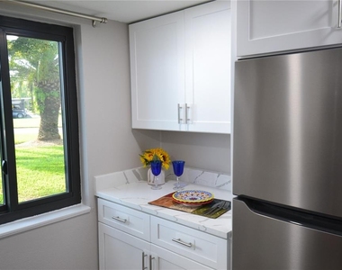 135 W Cypress Court - Photo Thumbnail 22