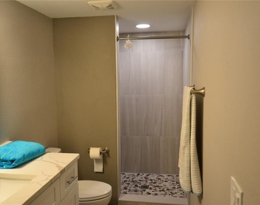 135 W Cypress Court - Photo Thumbnail 9