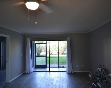 135 W Cypress Court - Photo Thumbnail 4